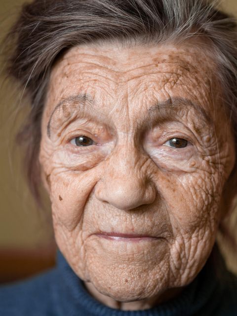 Hochbetagte sind zuweilen noch geistig rege und wach. Die Gen-Regulation spielt eine wichtige Rolle dabei, wie gut unser Gehirn arbeitet. Studien laufen, wie wir die Aktivität unserer Gene beeinflussen und so mentale Kräfte lange erhalten können. 