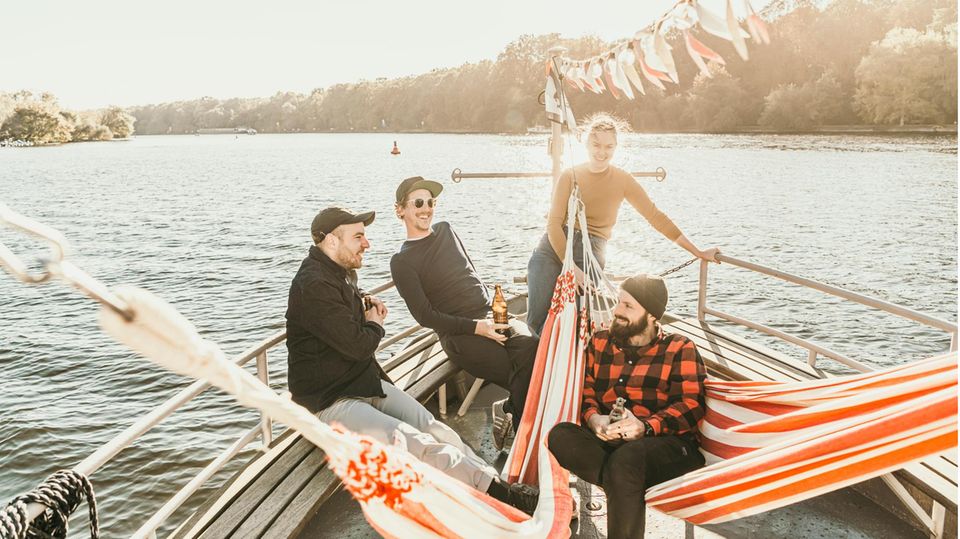 Vier Menschen auf einer Bootparty Vier Menschen auf einer Bootparty