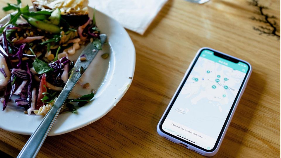 Finnland: Gegen das Verderben! Mit der ResQ-App können sich Einheimische wie Reisende durch ganz Helsinki schlemmen und zugleich die Lebensmittelverschwendung eindämmen Gegen das Verderben! Mit der ResQ-App können sich Einheimische wie Reisende durch ganz Helsinki schlemmen und zugleich die Lebensmittelverschwendung eindämmen