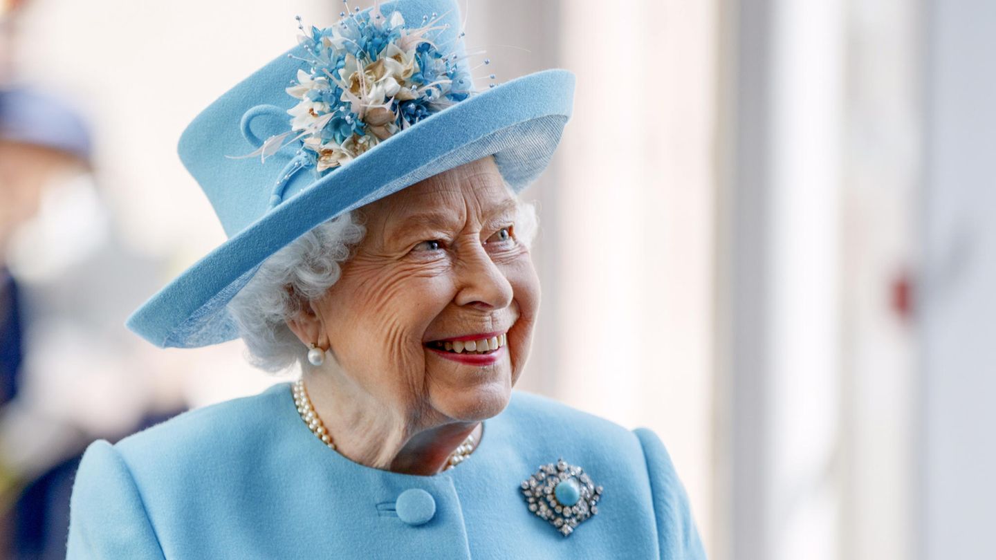 Queen Elizabeth II. lächelt