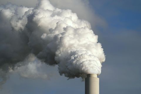 Eine große Hoffnung für die klimafreundliche Produktion oder Schall und Rauch? Schon jetzt wird Kohlendioxid verwendet, um zum Beispiel Matratzen oder Autositze herzustellen