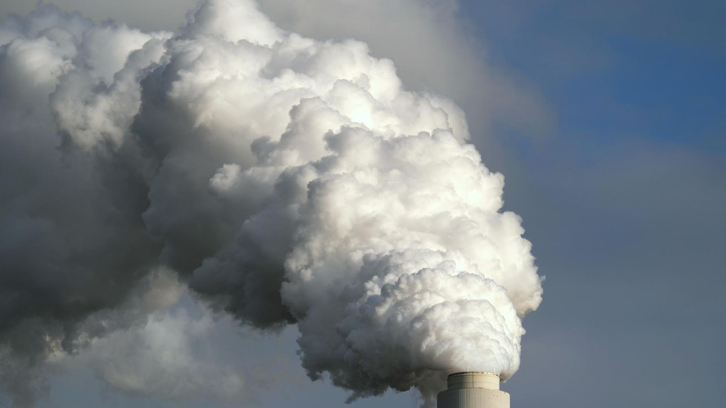 Eine große Hoffnung für die klimafreundliche Produktion oder Schall und Rauch? Schon jetzt wird Kohlendioxid verwendet, um zum Beispiel Matratzen oder Autositze herzustellen