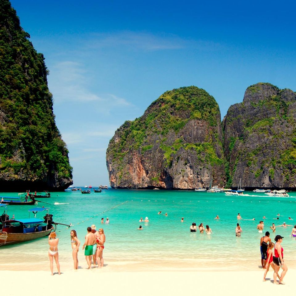 Nach dem Erfolg von "The Beach" geriet Maya Bay (hier ein Archivbild von 2012) zum Touristenhotspot – zum Nachteil der Ökologie