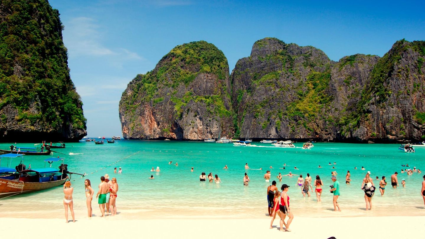 Nach dem Erfolg von "The Beach" geriet Maya Bay (hier ein Archivbild von 2012) zum Touristenhotspot – zum Nachteil der Ökologie