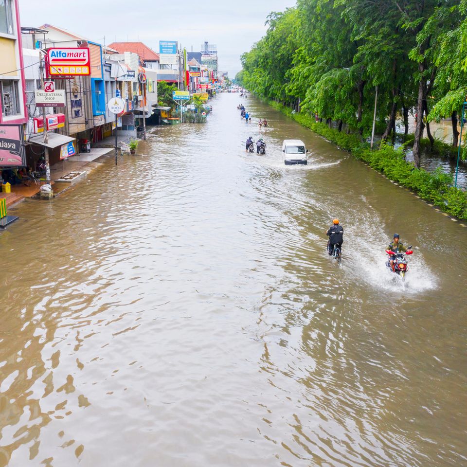 Viele der am dichtesten besiedelten Regionen der Welt – hier: Jakarta, Indonesien – sinken dem Meeresspiegel entgegen
