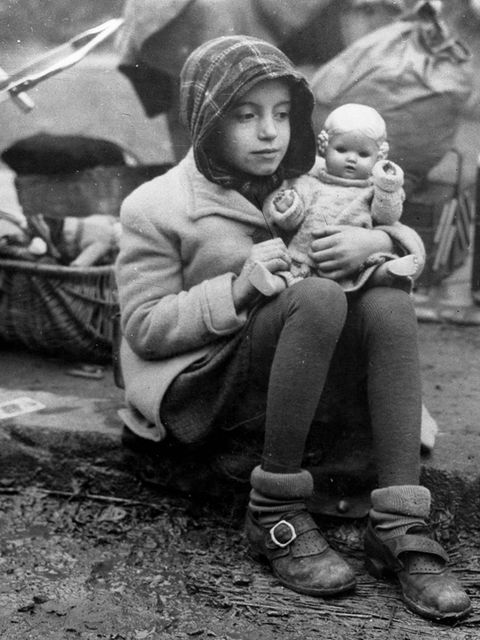 Armut in der deutschen Bevölkerung im Jahr 1944. Nach Psychoanalytiker Jakob Müller leben Erinnerungen an die Nöte in vielen Mittelschichtsfamilien weiter - sie wurden von Generation zu Generation übertragen 