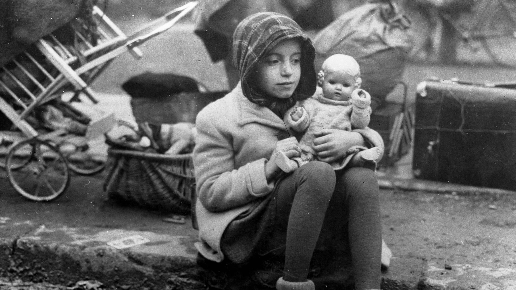 Armut in der deutschen Bevölkerung im Jahr 1944. Nach Psychoanalytiker Jakob Müller leben Erinnerungen an die Nöte in vielen Mittelschichtsfamilien weiter - sie wurden von Generation zu Generation übertragen 
