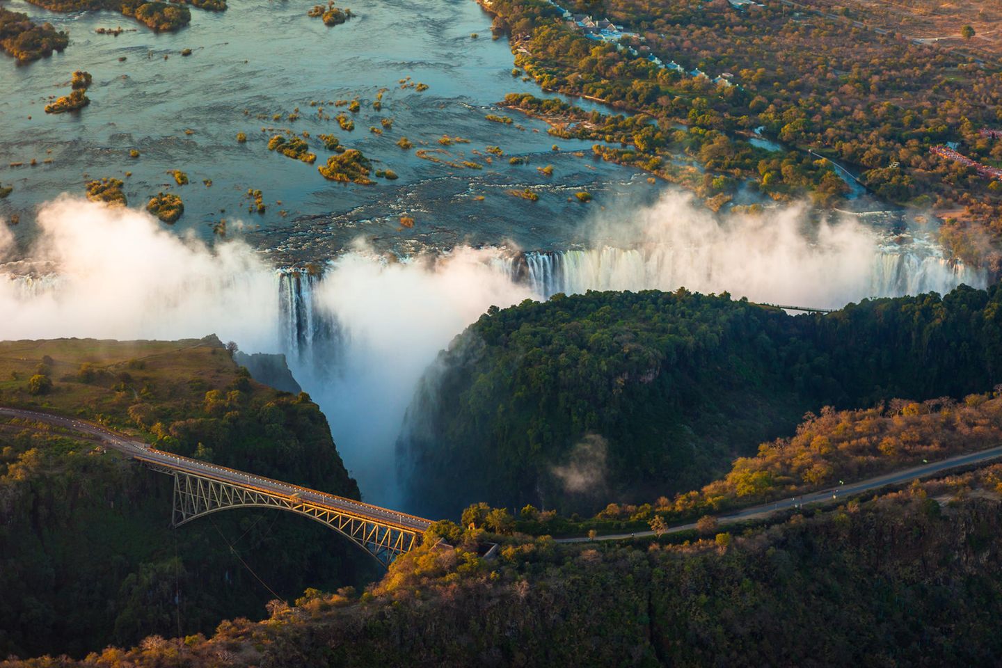 Blick von oben auf die Victoria Falls