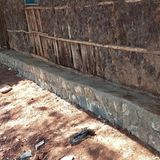 Frühjahr 2022: Die Schule steht nun auf einem soliden Fundament aus Gestein und Beton.