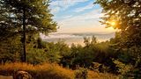 Deutschland, Hessen, Nordhessen, Nationalpark Kellerwald-Edersee, Morgennebel, Sonnenaufgang, Aufstieg zum Traddelkopf, 626m,