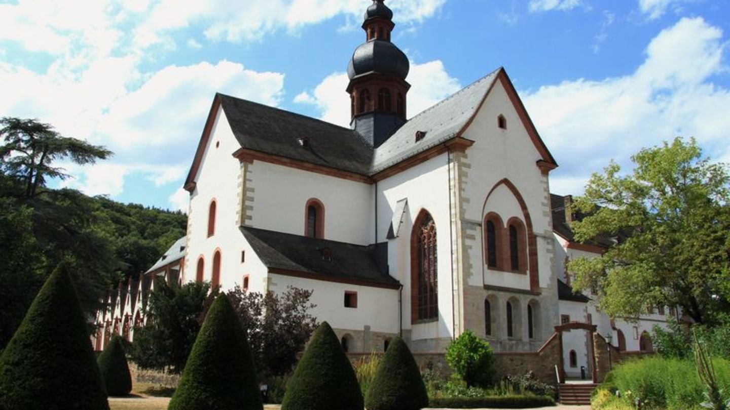 Am Kloster Eberbach startet die Wanderung über den Klostersteig