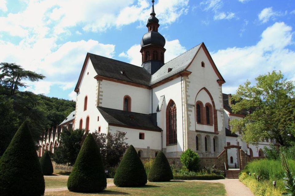 Am Kloster Eberbach startet die Wanderung über den Klostersteig