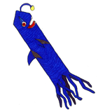 3, 2, 1, Abflug! Der Riesenkalmar-Haifisch startet wie eine Rakete durch. Der neunjährige Leonard aus Hüchelhoven hat ihm einen Raketenkörper mit Haifischflosse, Leuchtangel und acht Arme verliehen. Er misst stolze 20 Meter, sondert Gift ab und jagt zu zweit. Respekt!