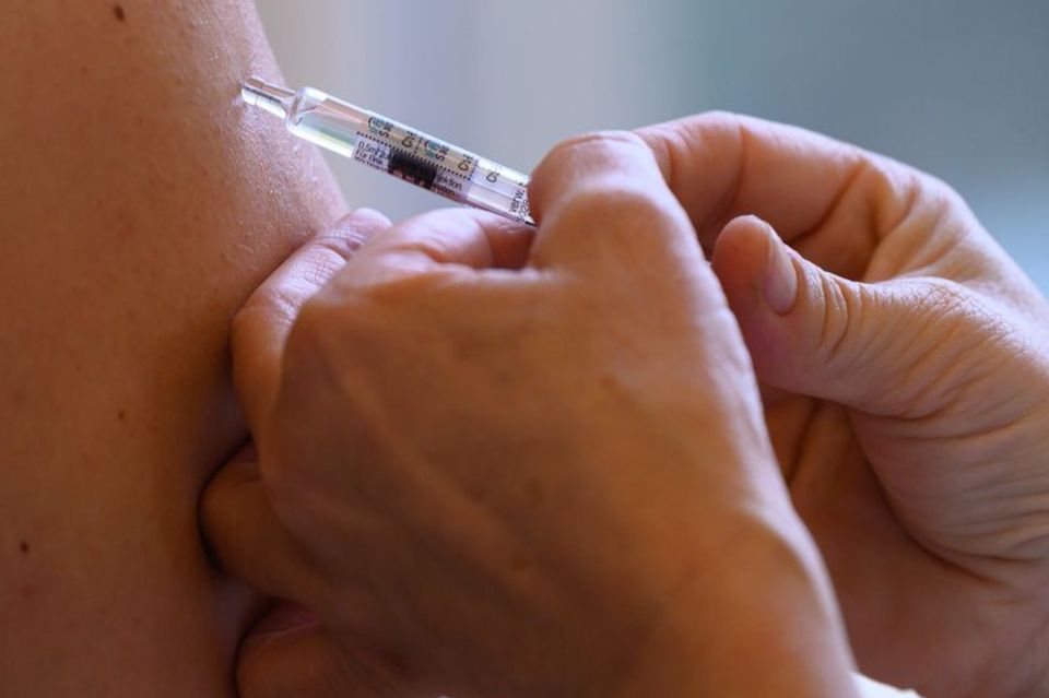 Mit dem Oktober beginnt auf der Nordhalbkugel die Grippesaison. Vulnerable Gruppen sollten sich ab Oktober impfen lassen. Foto: