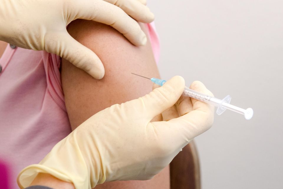 Mit dem Oktober beginnt auf der Nordhalbkugel die Grippesaison. Vulnerable Gruppen sollten sich ab Oktober impfen lassen. 