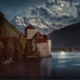 Chillon und die Dents du Midi bei Mondschein