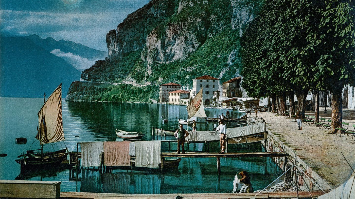 Gardasee, Mondschein über dem Hafen von Riva