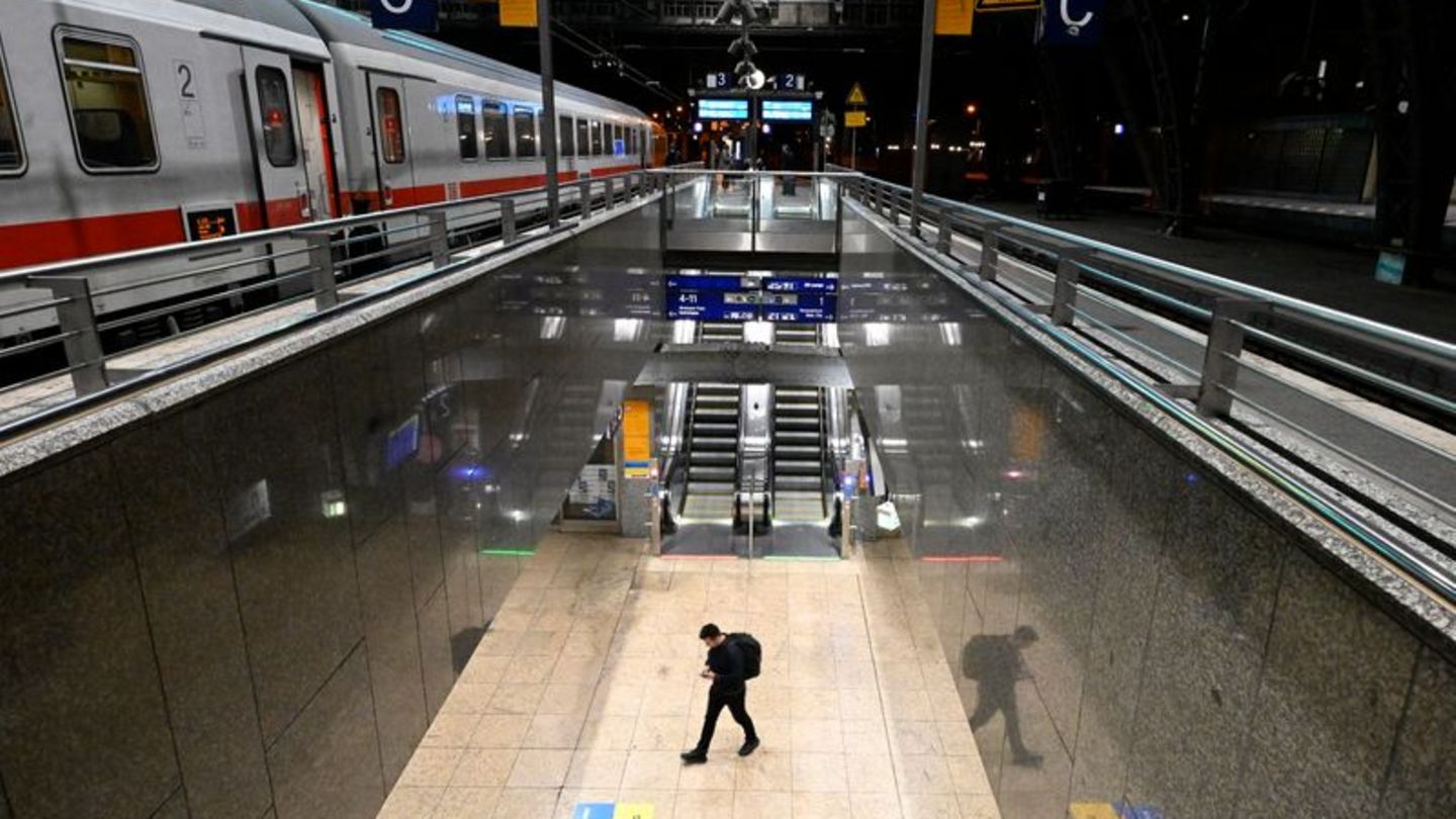 Auf vielen wichtigen Fernverkehrsstrecken der Deutschen Bahn sollen ab dem Fahrplanwechsel am 11. Dezember die Fernzüge häufiger