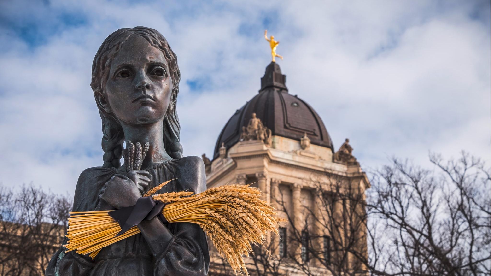 Viele Überlebende der Hungersnot wanderten aus, etwa nach Kanada. In der Stadt Winnipeg erinnert ein Mahnmal an die Opfer 