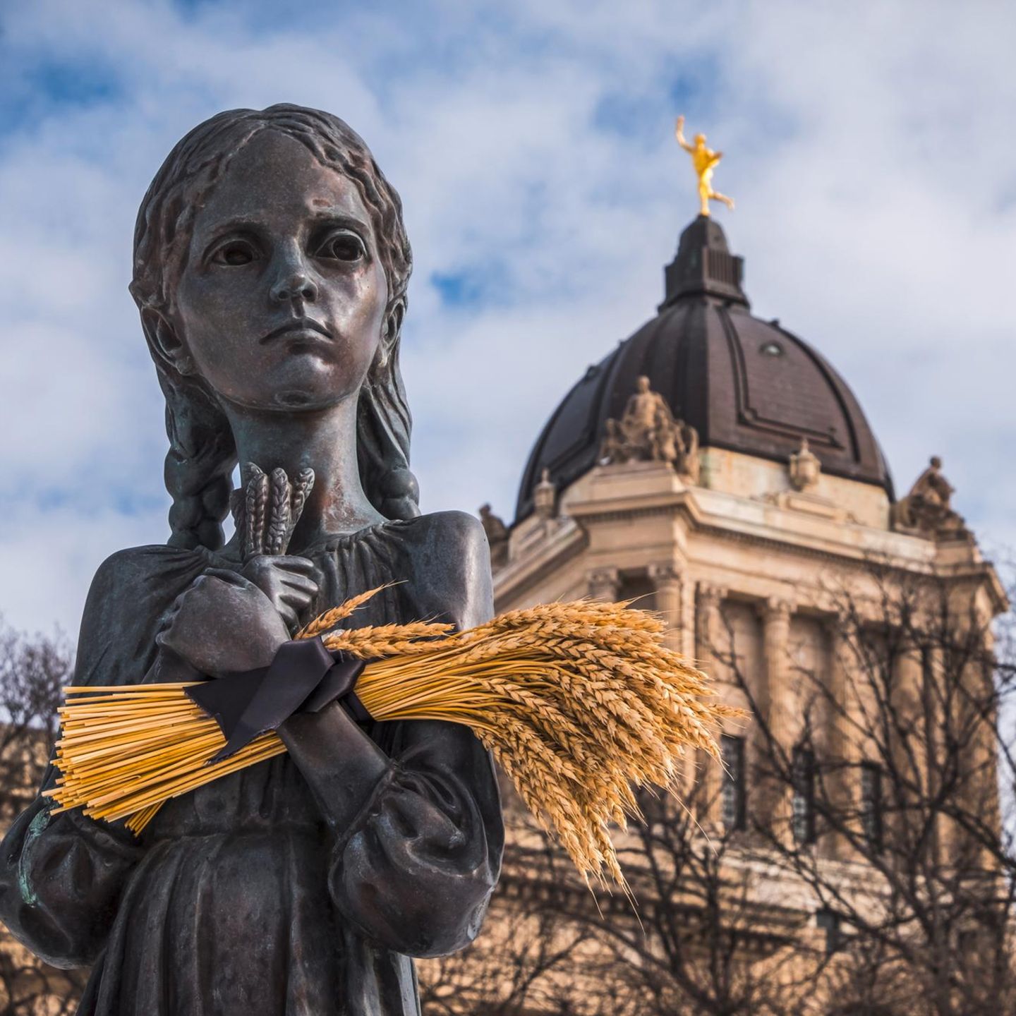 Viele Überlebende der Hungersnot wanderten aus, etwa nach Kanada. In der Stadt Winnipeg erinnert ein Mahnmal an die Opfer 