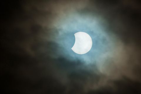 Kurz nach 11.00 wird die Sonne am 25. Oktober von der Sonne "angeknabbert"