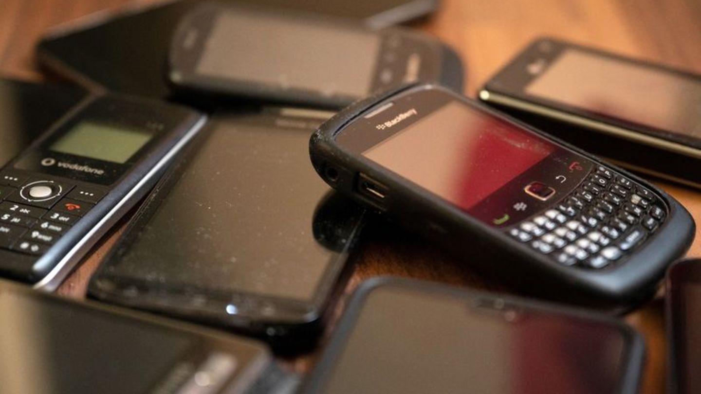 Von den rund 16 Milliarden Mobiltelefonen weltweit werden nach Schätzungen in diesem Jahr etwa 5,3 Milliarden zu Abfall