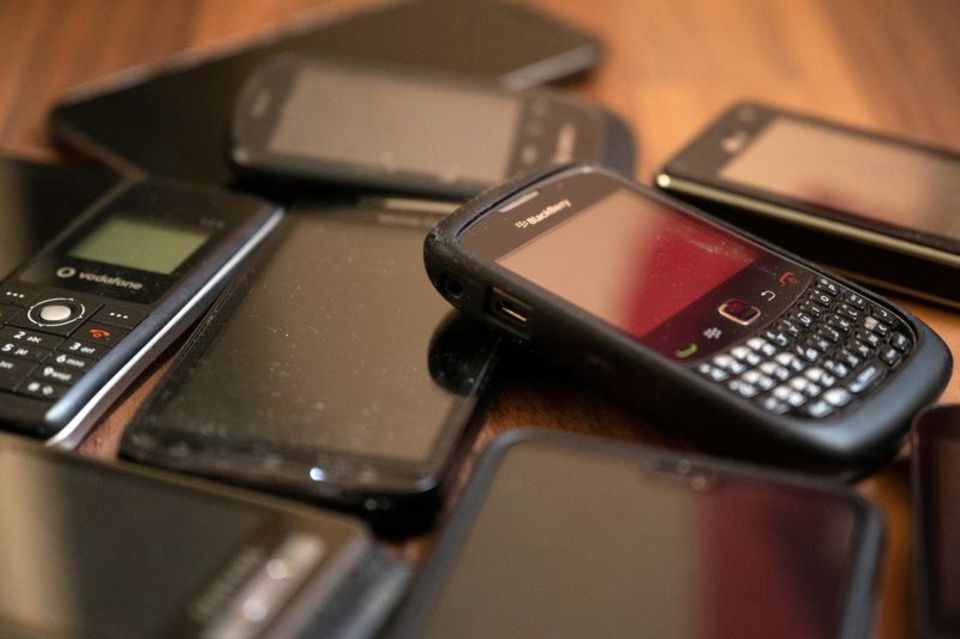 Von den rund 16 Milliarden Mobiltelefonen weltweit werden nach Schätzungen in diesem Jahr etwa 5,3 Milliarden zu Abfall