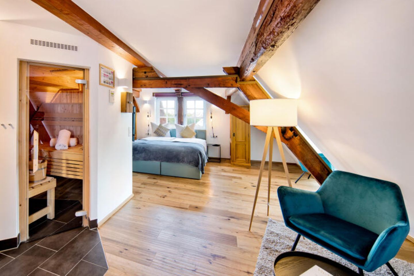 Kategorie Außergewöhnlich: Jordan's Untermühle in Rheinhessen, Deutschland Hotelzimmer mit Holzbalken