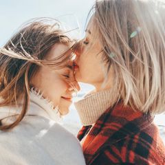 Manche Tochter ist ihrer Mutter die beste Freundin, zuweilen auf Kosten der eigenen Selbstentfaltung 