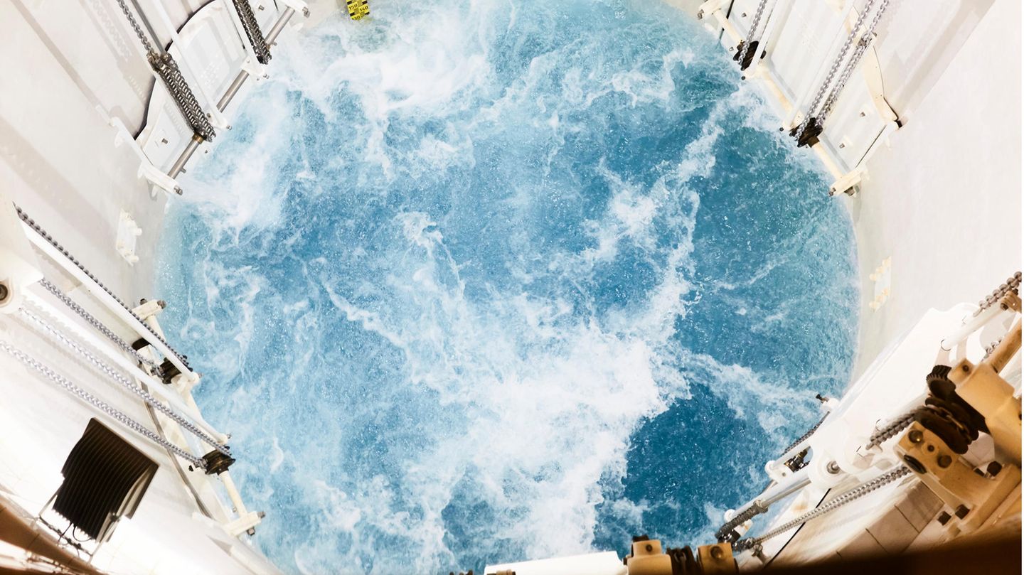 Lebenswichtig und lebendig: Selbst gefiltertes Trinkwasser (hier in einem Münchner Speicher) ist voll von mikroskopisch kleinen Wesen