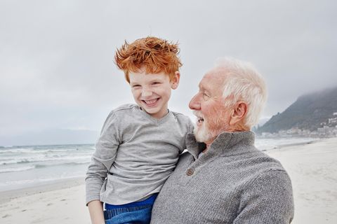 Enkel genießen es heute, dass Groß­eltern so viel Zeit haben und oft auch locker genug zum Spielen sind