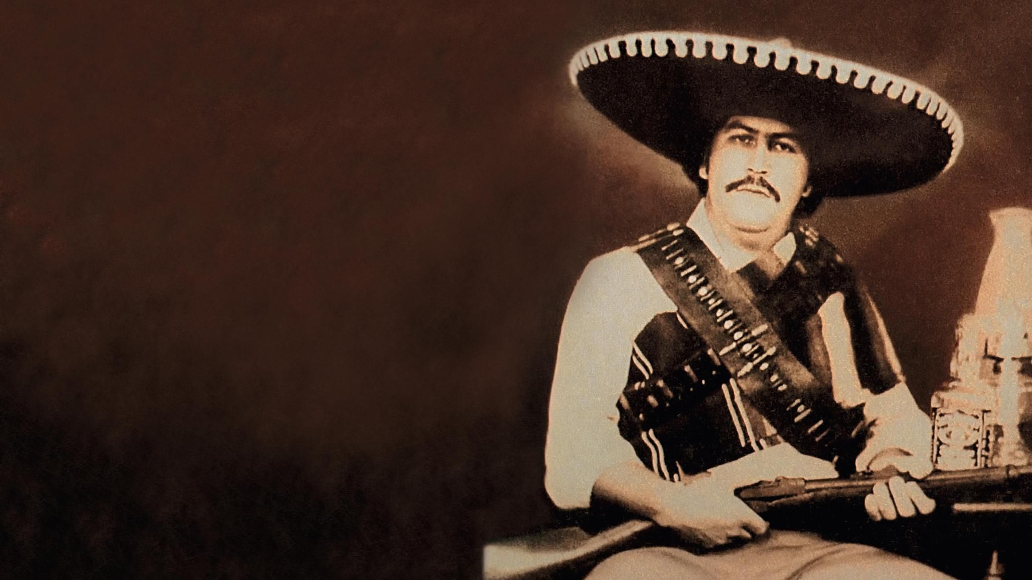Pablo Escobar mit Gewehr in der Hand