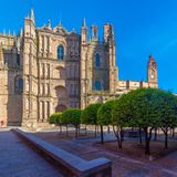 Kathedrale bei sonnigem Wetter