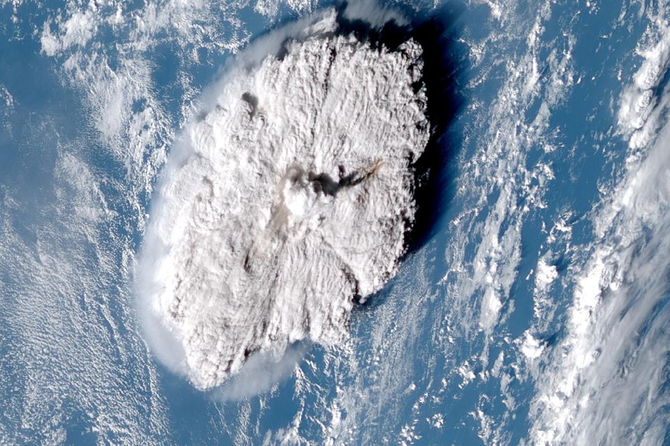 Satellitenbild des Ausbruchs des Vulkans Hunga Ha'apai