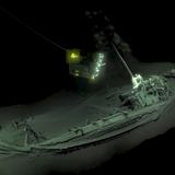 Ein Schiffswrack am Meeresgrund