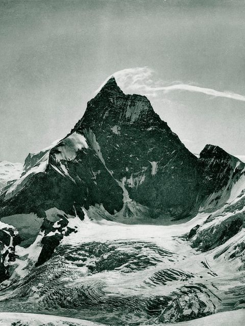 Das 4478 Meter hohe Matterhorn (hier von Norden gesehen) gilt lange als unbezwingbar. Etliche Schweizer halten den Gipfel für verflucht