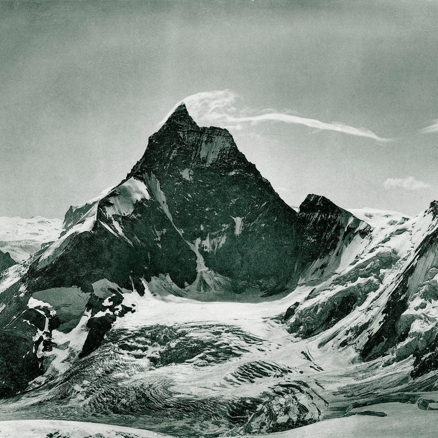 Das 4478 Meter hohe Matterhorn (hier von Norden gesehen) gilt lange als unbezwingbar. Etliche Schweizer halten den Gipfel für verflucht