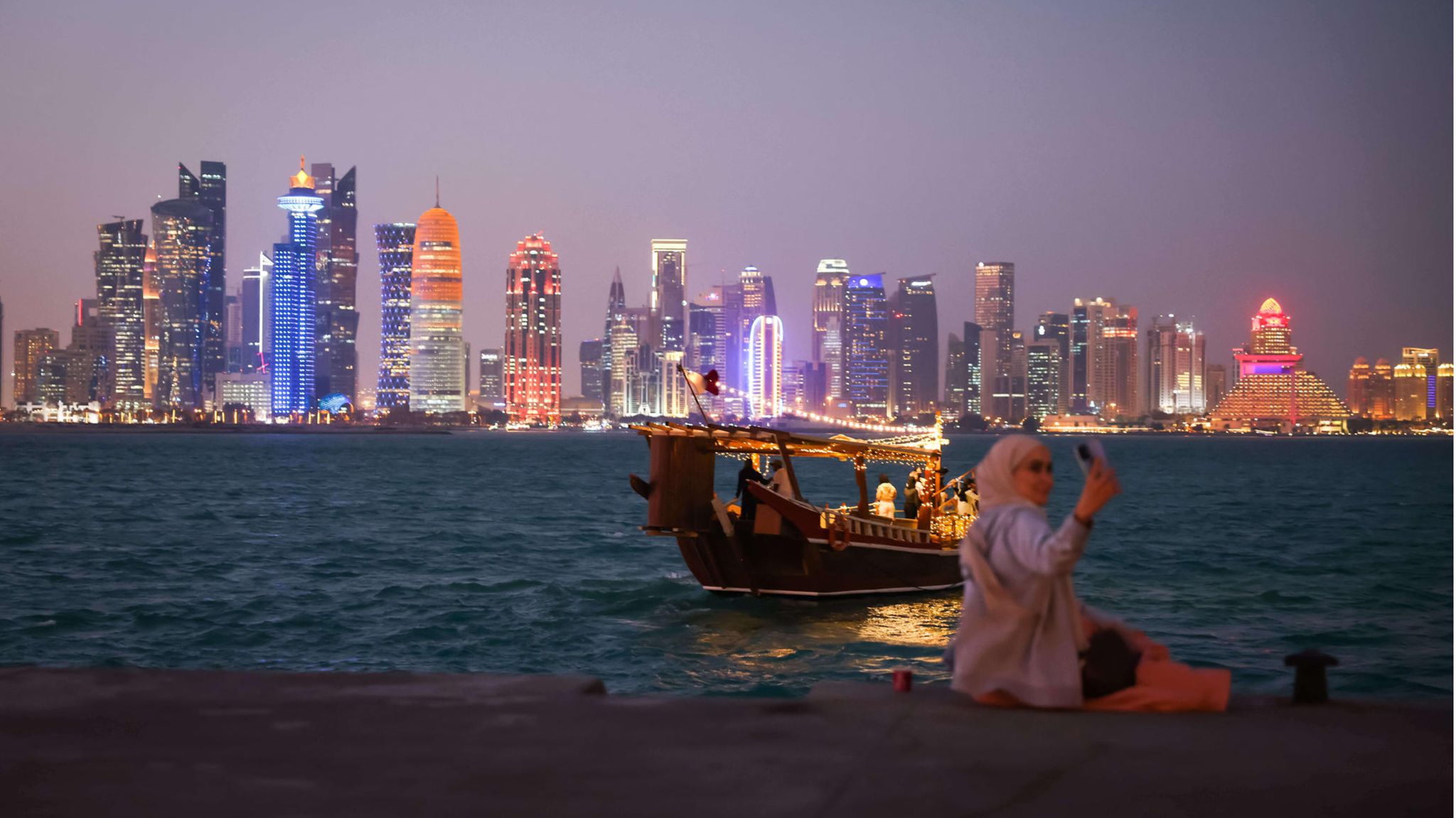 Tradition und Moderne: Die Skyline der katarischen Hauptstadt Doha