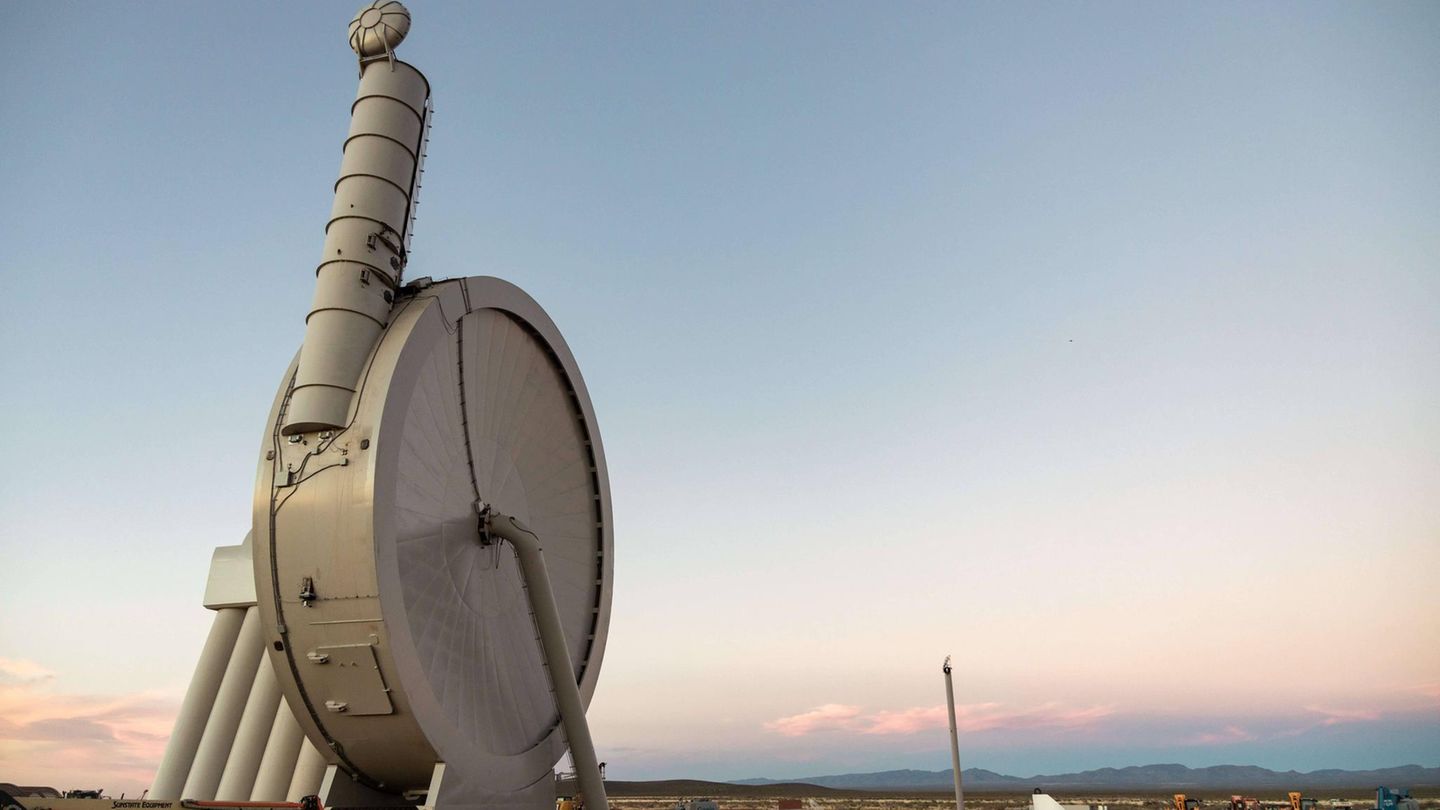 Raumfahrt: Eine Wäschetrommel oder eher eine Trillerpfeife? Mit dem "Suborbital Accelerator" testet die US-Firma Spinlaunch einen schleuderbasierten Raketenstart. Eine Wäschetrommel oder eher eine Trillerpfeife? Mit dem "Suborbital Accelerator" testet die US-Firma Spinlaunch einen schleuderbasierten Raketenstart.
