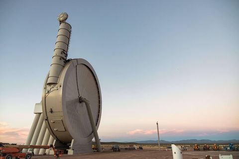 Eine Wäschetrommel oder eher eine Trillerpfeife?  Mit dem "Suborbital Accelerator" testet die US-Firma Spinlaunch einen schleuderbasierten Raketenstart.