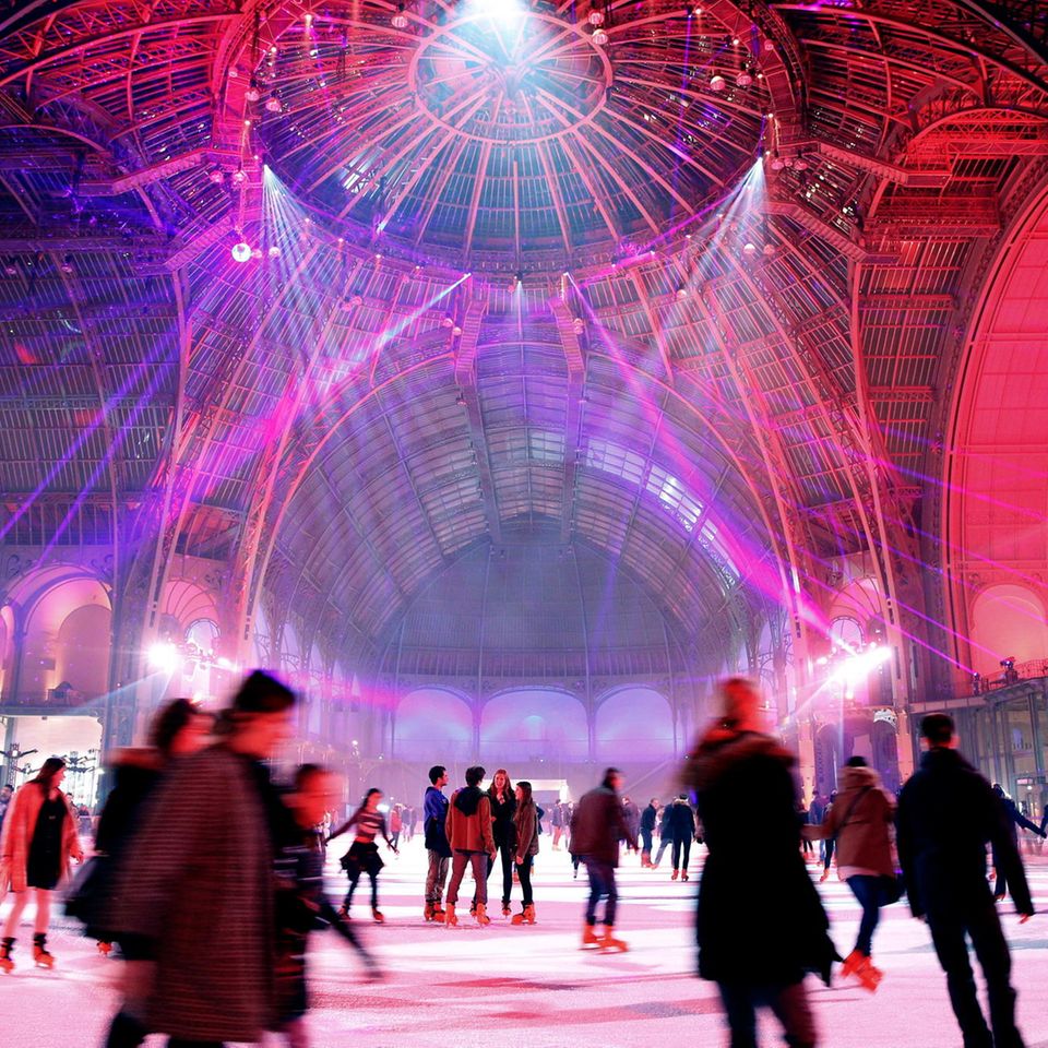 Schlittschuhlaufen in Paris im Grand Palais