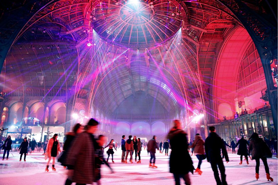 Schlittschuhlaufen in Paris im Grand Palais  1.4993