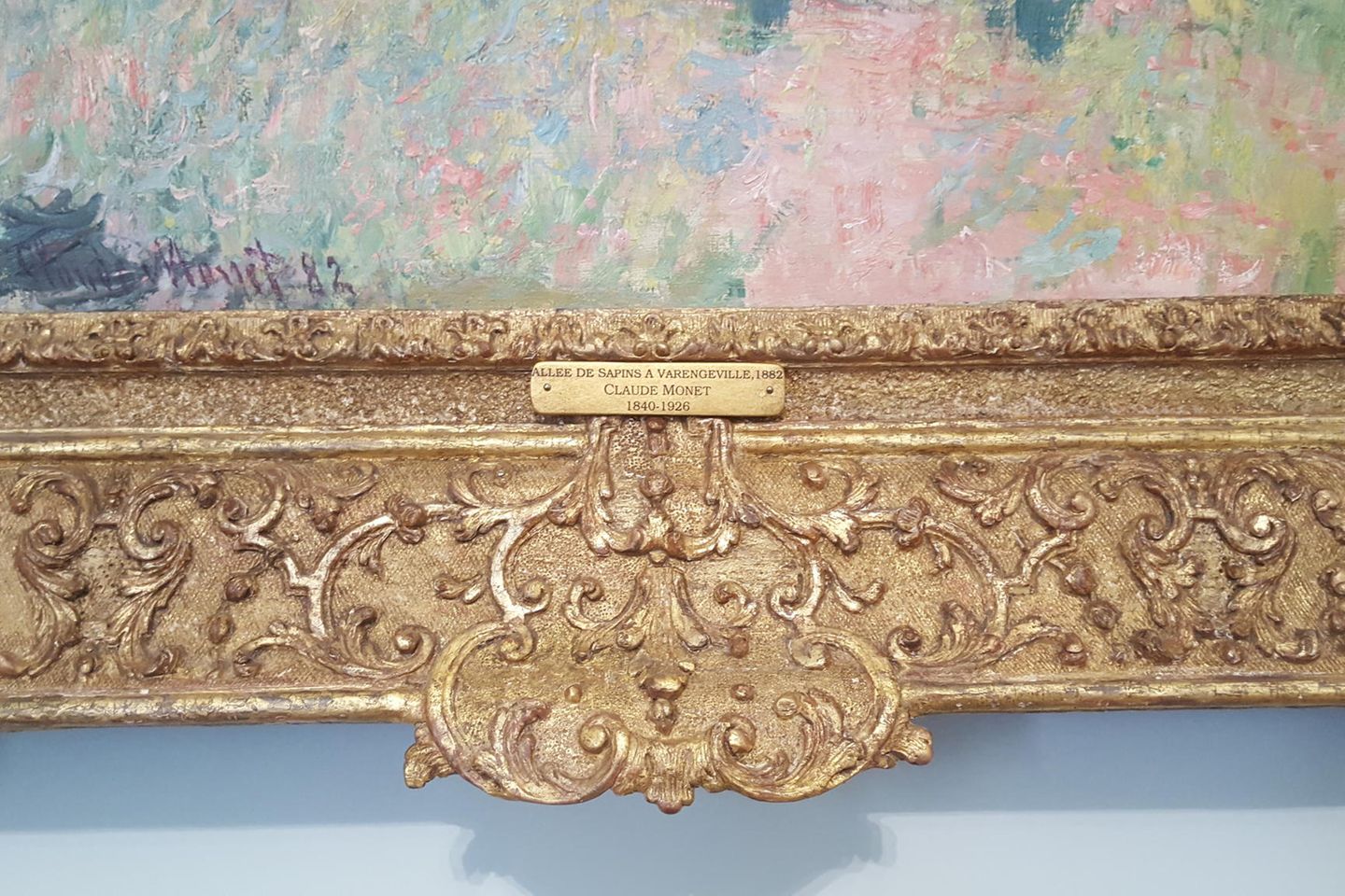 Im Sommer gibt es in Paris genügend Sehenswürdigkeiten im Freien. Im Winter hat man endlich die Muse, die zahlreichen Museen zu besuchen – nicht nur das Louvre. Im Musée d´Orsay hängen Werke von Manet, Renoir und Cezanne; im Musée National d´Art Moderne moderne Künstler wie Picasso und Kandinsky. Werke des in Paris geborenen Künstlers Claude Monet kann man im Musée Marmottan bestaunen