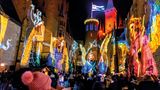 Burghof der Burg Hohenzollern mit Beleuchtung an Weihnachten