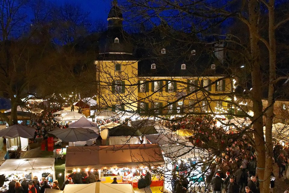 Weihnachtsmarkt auf Schloss Lüntenbeck in Wuppertal, Nordrhein