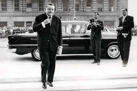 Auf dem Weg ins Zentrum der Macht: Franz Josef Strauß, Chef der CSU-Landesgruppe, in Berlin im Oktober 1966. Zwei Monate später wird er Finanzminister der Bonner Großen Koalition