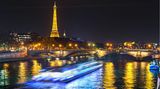 Die Seine in Paris mit Eiffelturm bei Nacht