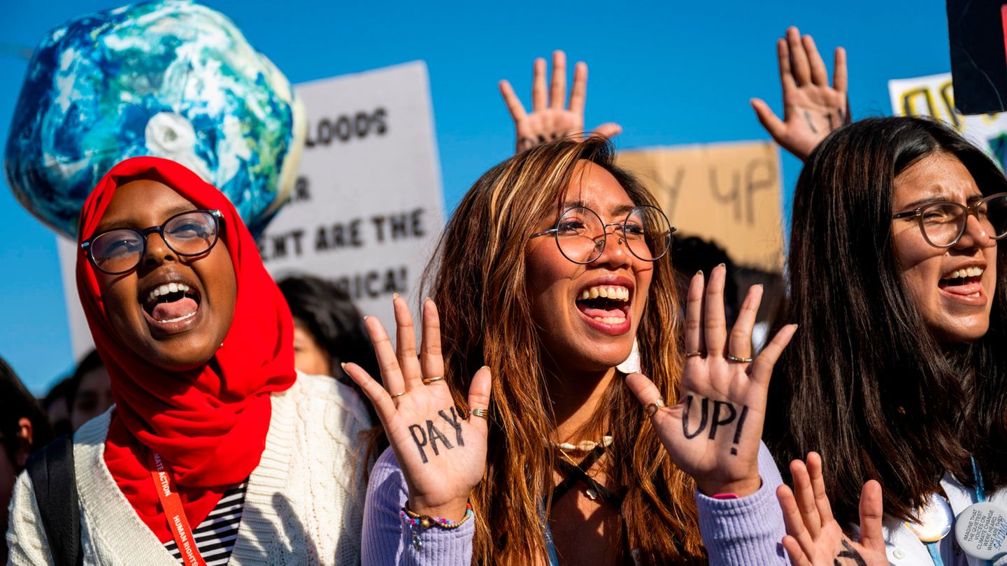 Bei der Klimakonferenz in Ägypten geht es vor allem um ein Thema, bei Demonstrationen wie am Verhandlungstisch: Ausgleichszahlungen an Länder, die von den Folgen des Klimawandels besonders hart getroffen werden