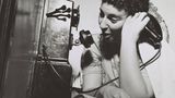 Frau am telefonieren, 1943