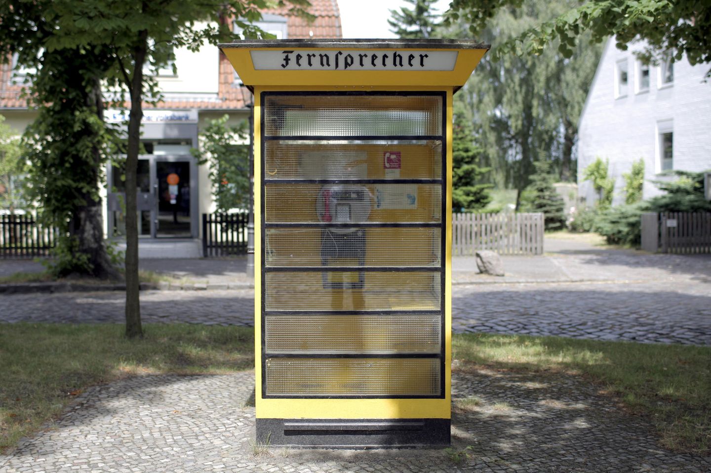Gelber Fernsprcher in Berin